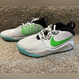 Girls Nike basketball ball shoes, like new, size 4.5